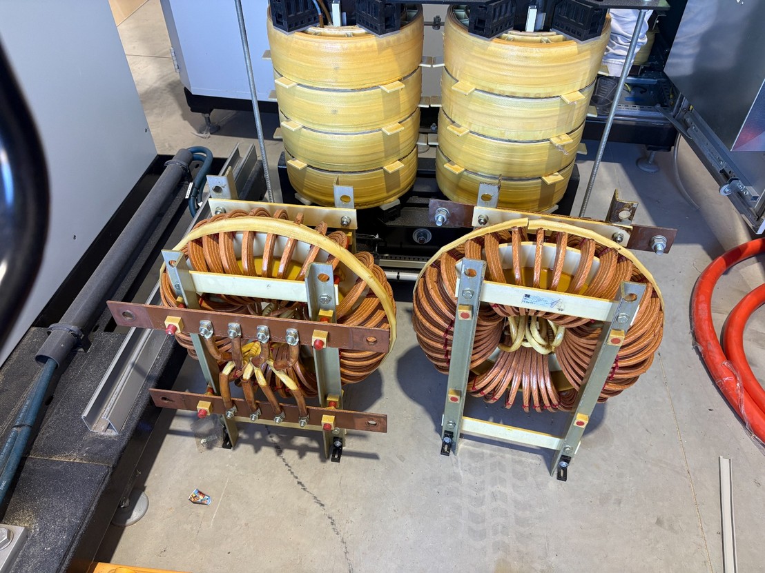 High-current reactor / inductor assemblies.