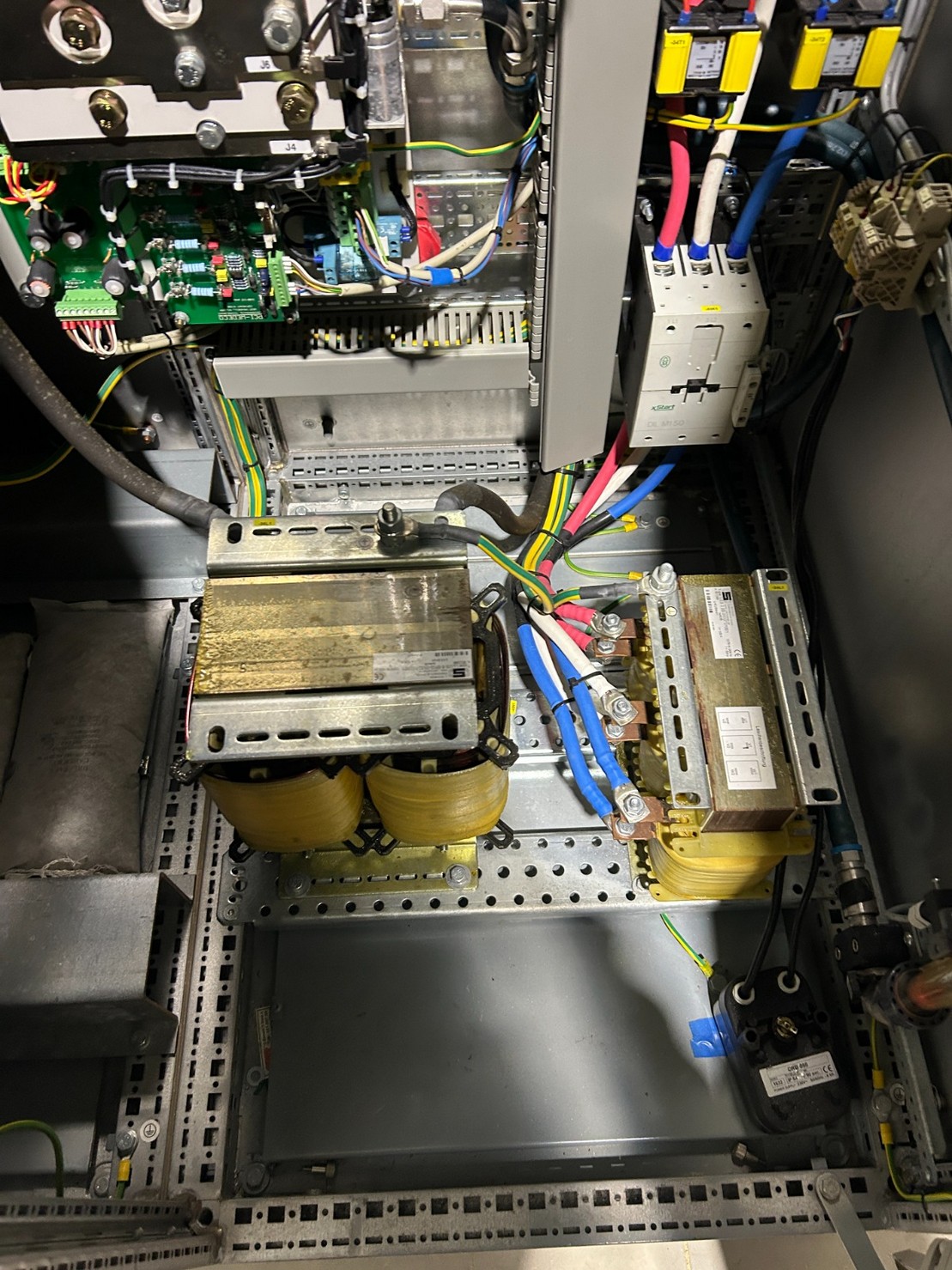 Complete magnetic-component group as installed.
