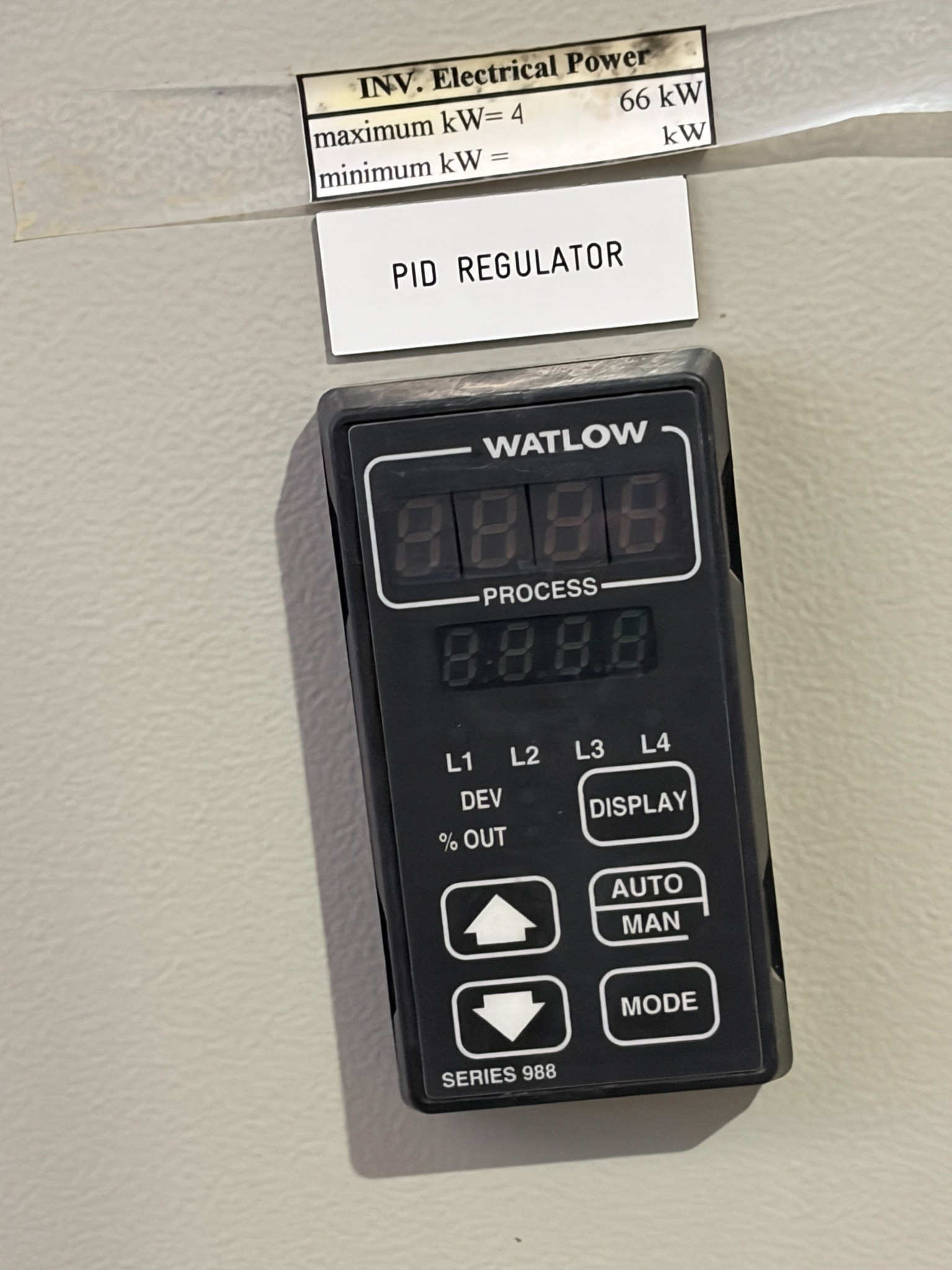 Watlow Series 988 PID regulator / process controller.